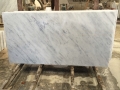Piastrelle lucide in marmo bianco di Carrara